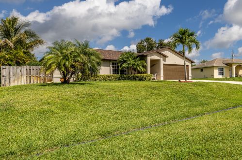 567 Nagle Pl, Fort Pierce, FL 34953-3157