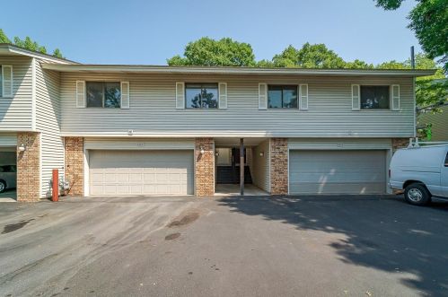 1317 Crestridge Ln, Saint Paul, MN 55123-1042
