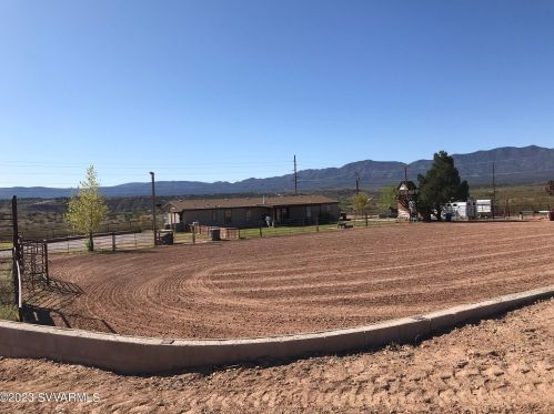 7450 Coyote Trl, Cornville, AZ 86325-4957