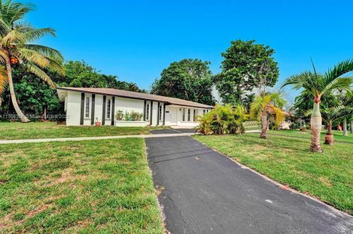 1302 2nd Ave, Dania Beach, FL 33004-4626