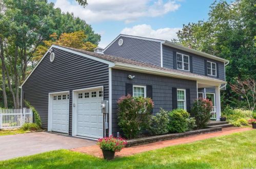 12 Earl St, Miller Place, NY 11764-3203