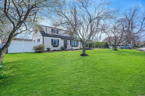 326 Scudder Ave, Northport, NY 11768-3021