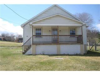 106 Melody Ln, Latrobe, PA 15650-5420