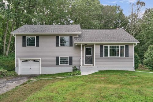 9 Schryver Ln, Hyde Park, NY 12538-2215