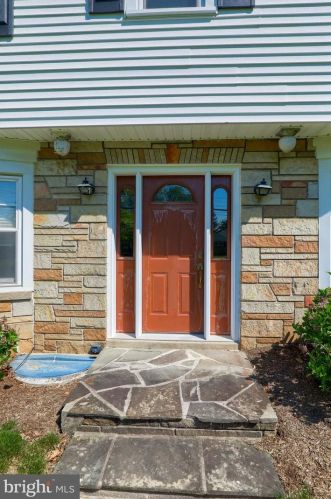 235 Roseville Rd, Lancaster, PA 17601-3101
