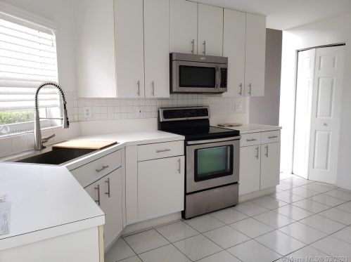 1637 156th Ave, Hollywood FL  33027-2350 exterior