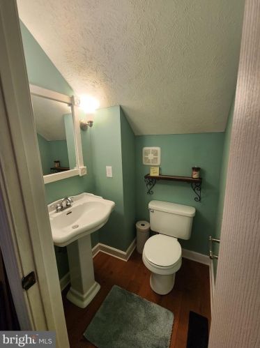 3098 Hamburg Rd, Edinburg VA  22824-3093 exterior