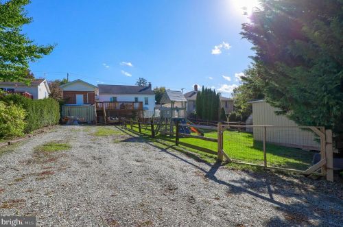 343 High St, Red Lion PA 17356-9255 exterior