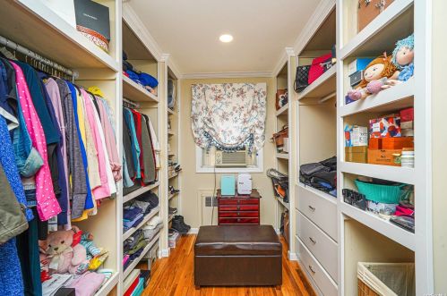 5 Victoria Rd, Babylon NY  11703-1406 exterior