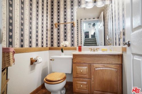 17929 River Cir, Santa Clarita CA  91387-5861 exterior