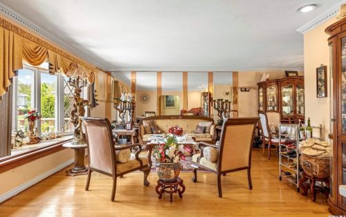 2300 Baylis Ave, Floral Park NY  11003-2807 exterior