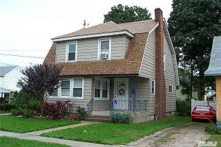 152 Washburn Ave, Freeport, NY 11520-2309