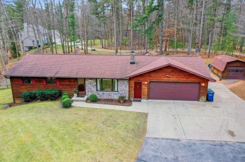 2735 Northwood Rd, Green Bay, WI 54313-7930
