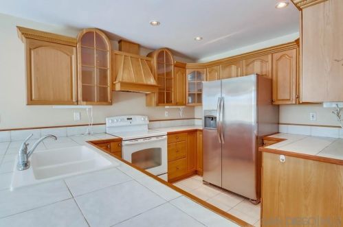 8030 Camino Huerta, San Diego, CA 92122-1809