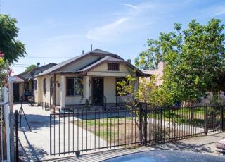440 69th St, Los Angeles, CA 90003-1704