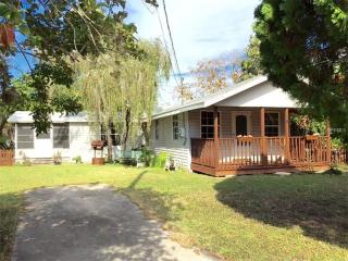 7017 Mccray Dr, Port Richey, FL 34667-1011