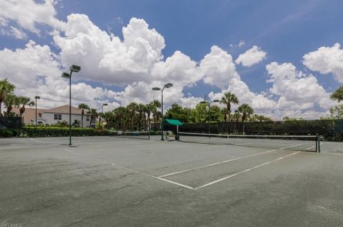 6923 Satinleaf Rd, Naples FL  34109-6160 exterior