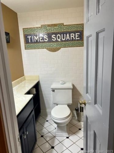 31 Oak Ridge Ln, Hartford CT  06107-3506 exterior