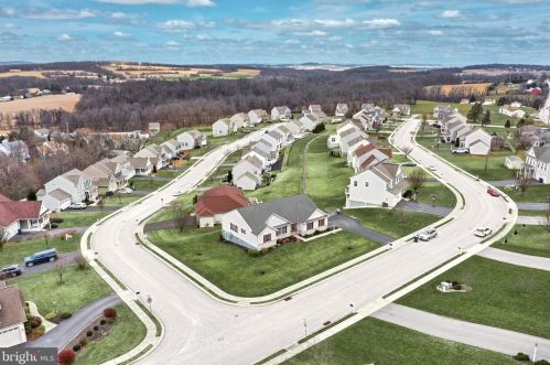 30 Centre Ct, Red Lion PA  17356-8949 exterior