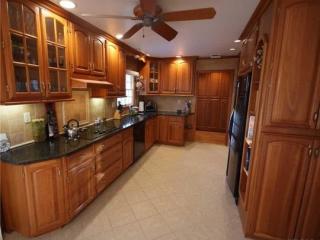 180 Sycamore Cir, Stonybrook, NY 11790-3169