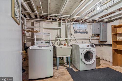 701 Parry Blvd, Riverton NJ  08077-3938 exterior