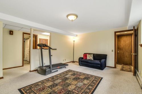 69 Bagburn Rd, Upper Stepney CT 06468-1407 exterior