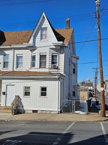303 Berwick St, Easton, PA 18042-6768