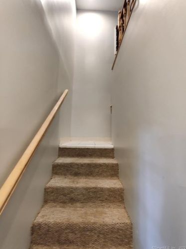 18 East St, Waterbury, CT 06716-2932