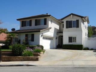 28472 Monterey Ct, Santa Clarita, CA 91384-4702