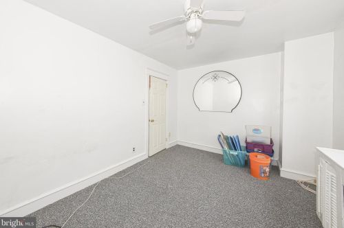 7122 Glenloch St, Philadelphia PA 19135-1215 exterior