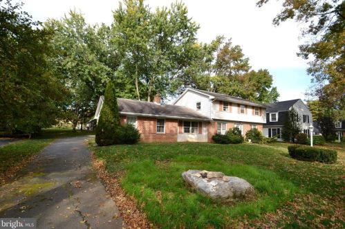 1023 Areba Ave, Swatara, PA 17033-2204