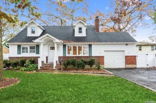 734 Oakfield Ave, North Bellmore, NY 11710-1410