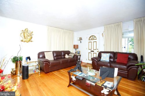 557 Foxhall Pl, Washington, DC 20032-3717