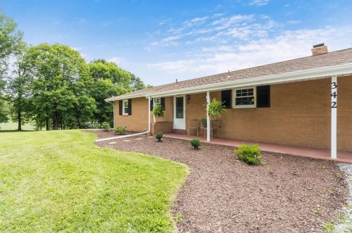 342 Whitestown Rd, Harmony, PA 16037-8116