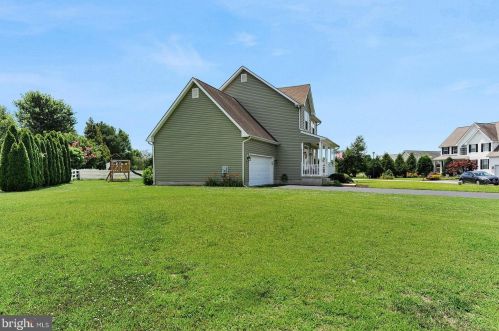 8 Green Ln, Slaughter Beach, DE 19963-3775