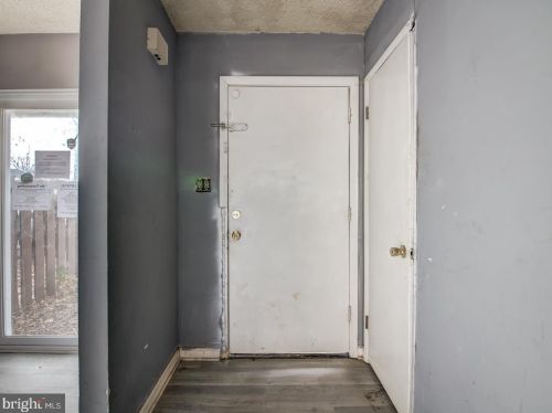 2238 Southgate Sq, Herndon VA  20191-1229 exterior