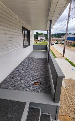 113 4th St, West Newton, PA 15089-1525