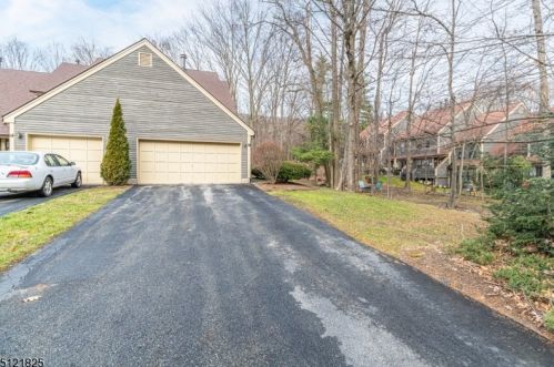 21 Plymouth Aly, West Milford Lakes, NJ 07480-1285