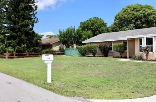 1384 Stoneway Ln, West Palm Beach, FL 33417-5628
