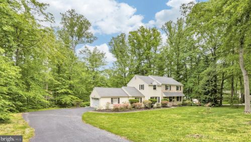 1 Ansley Dr, Downingtown, PA 19335-3272