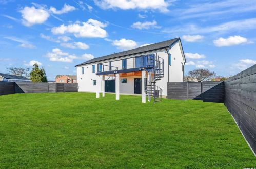 110 Schooner Ln, Copiague NY  11726-5311 exterior