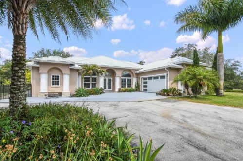 242 Pawnee Trl, Kissimmee, FL 34747-1527