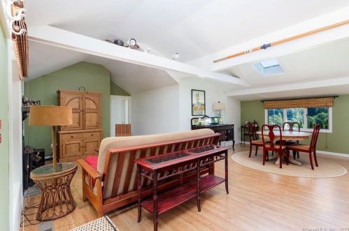 1 Bch Dr, Danbury CT  06812-3425 exterior