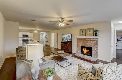 1580 Chivalry Ln, Oak Point, TX 75068-5523