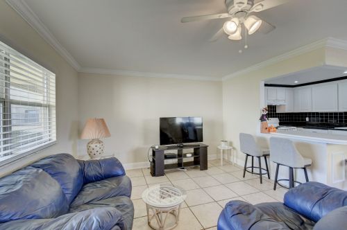 163 Saxony D, Delray Beach FL  33446-1822 exterior