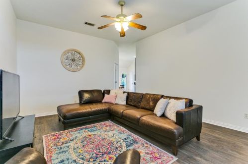 4737 Baytree Dr, Fort Worth, TX 76137-1517