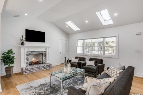 53 Winkle Point Dr, Northport NY  11768-1154 exterior