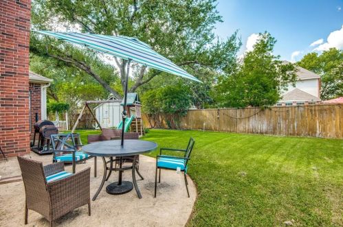 2104 Stevenson Ln, Lewisville TX  75028-3739 exterior
