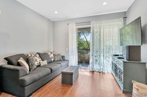 4074 Sandton Ln, San Diego, CA 92105-2390