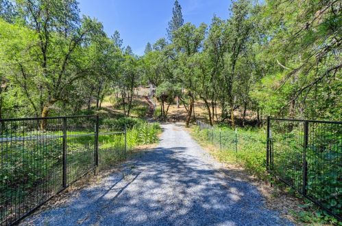 559 Greenwood Dr, Meadow Vista CA  95722-9708 exterior